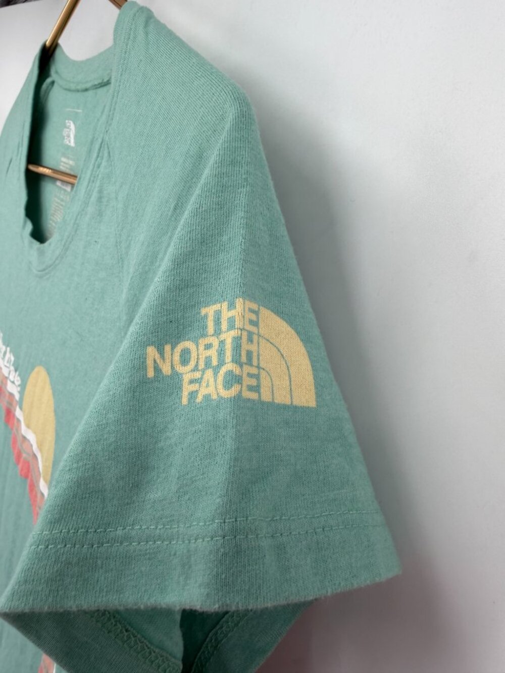 The North Face Graphic Logo Slim Fit T-Shirt Green Women's Medium - Picture 3 of 8